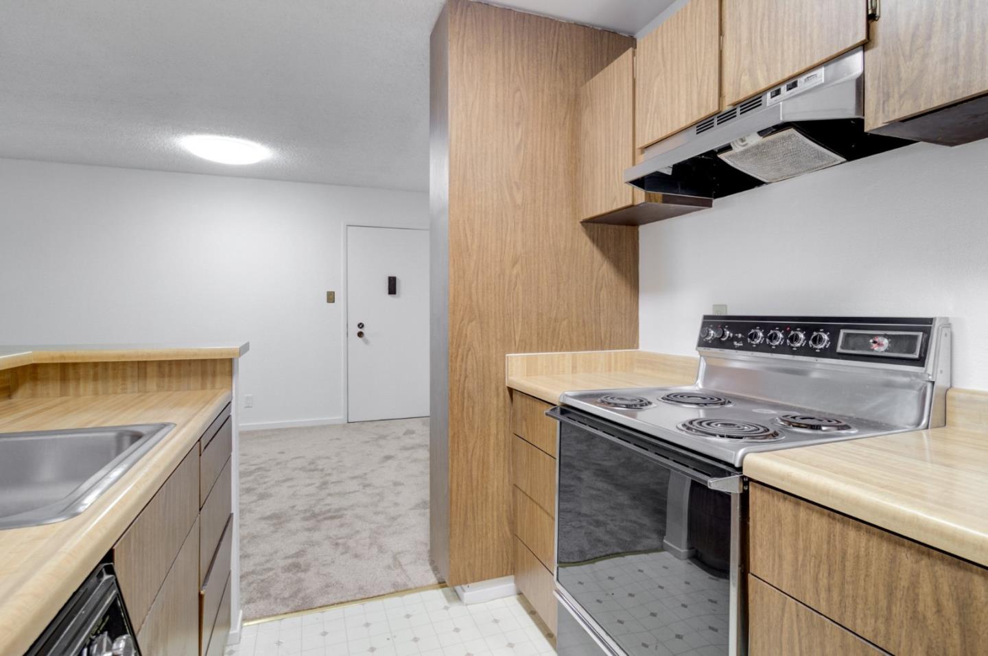 Detail Gallery Image 6 of 23 For 139 Piccadilly Pl #G,  San Bruno,  CA 94066 - 1 Beds | 1 Baths