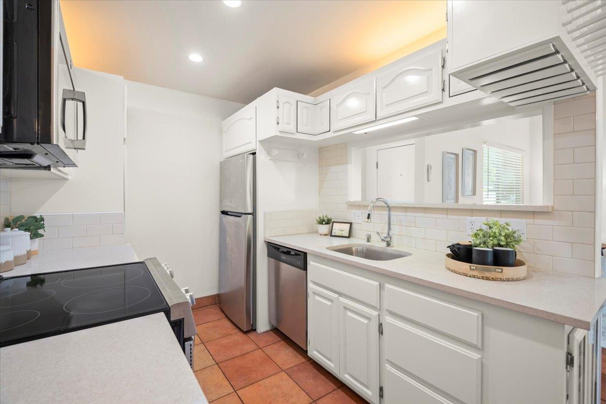 Detail Gallery Image 10 of 23 For 2650 Kentworth Way, Santa Clara,  CA 95051 - 3 Beds | 2/1 Baths