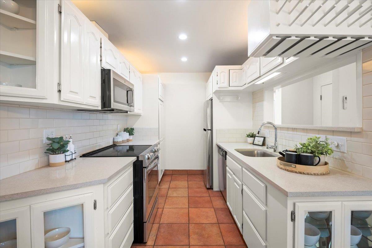 Detail Gallery Image 8 of 23 For 2650 Kentworth Way, Santa Clara,  CA 95051 - 3 Beds | 2/1 Baths