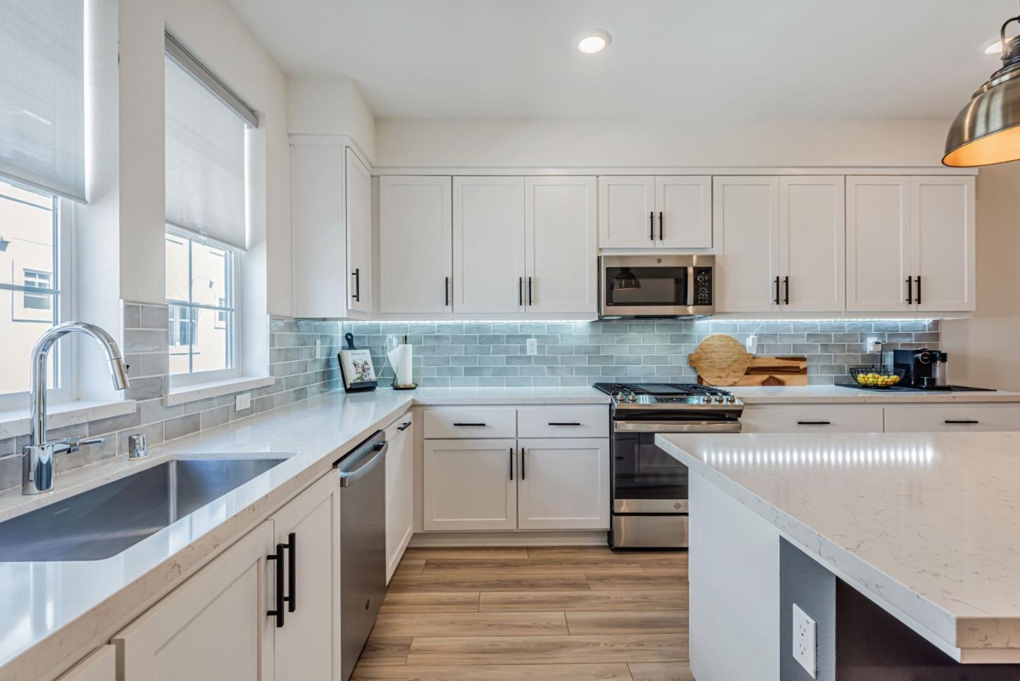 Detail Gallery Image 9 of 39 For 9355 Ocean Park Way, Newark,  CA 94560 - 4 Beds | 3/1 Baths