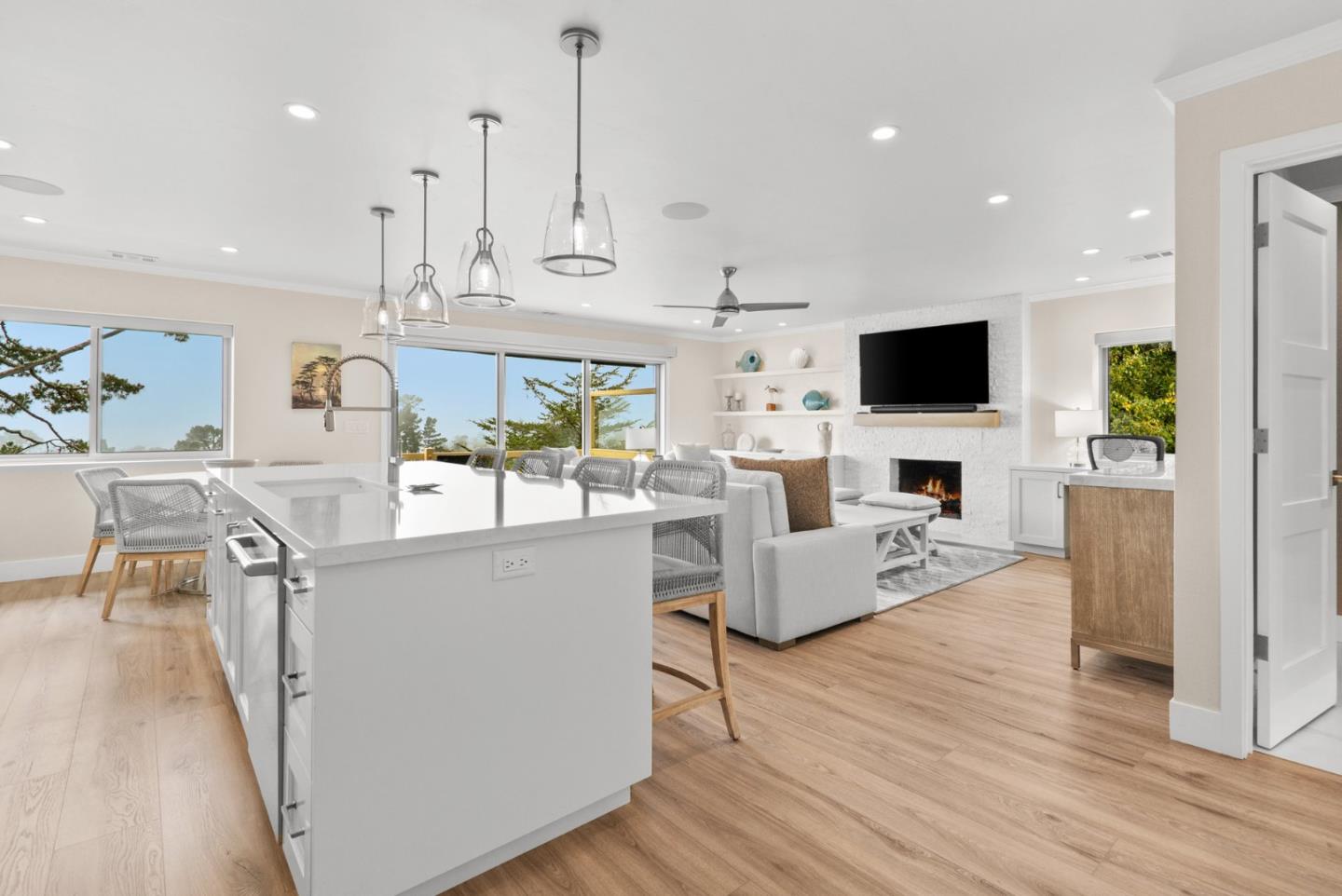 Detail Gallery Image 13 of 36 For 0 Sw Corner Mission & 3rd #B3,  Carmel,  CA 93921 - 1 Beds | 1/1 Baths