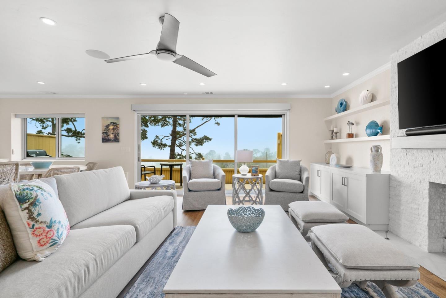 Detail Gallery Image 4 of 36 For 0 Sw Corner Mission & 3rd #B3,  Carmel,  CA 93921 - 1 Beds | 1/1 Baths