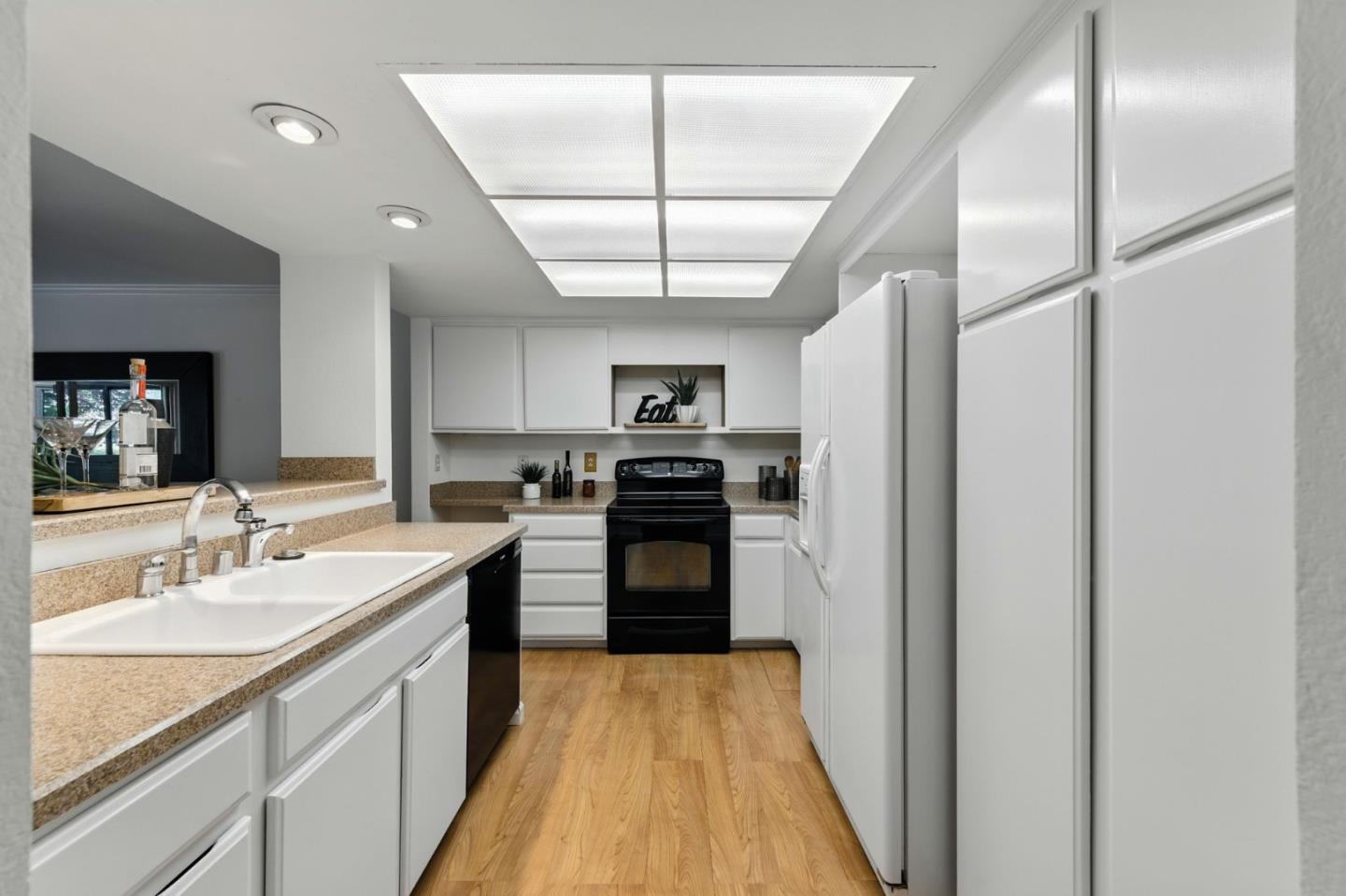 Detail Gallery Image 11 of 34 For 317 Northumberland Ave, Redwood City,  CA 94061 - 3 Beds | 2/1 Baths