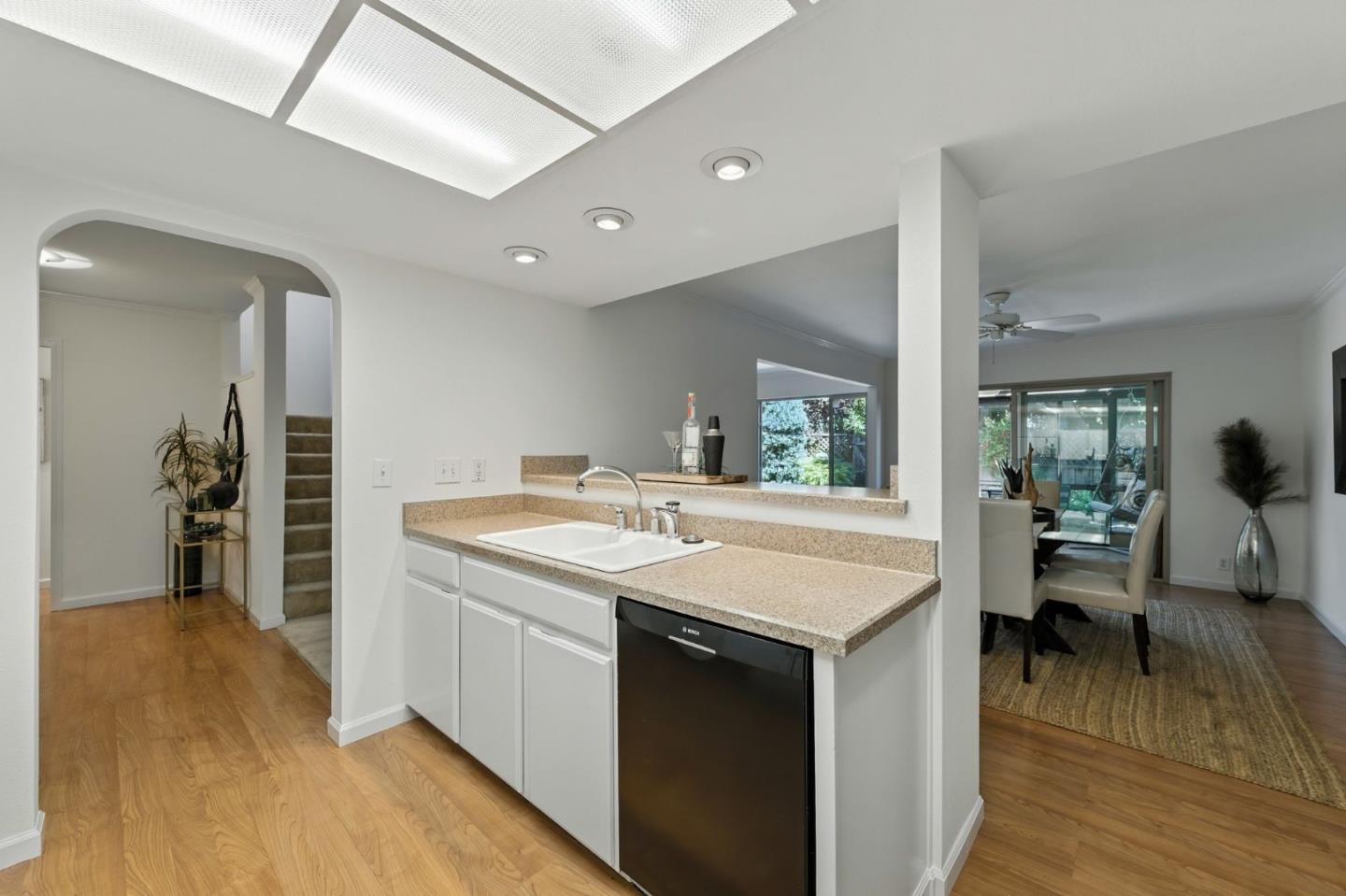 Detail Gallery Image 13 of 34 For 317 Northumberland Ave, Redwood City,  CA 94061 - 3 Beds | 2/1 Baths