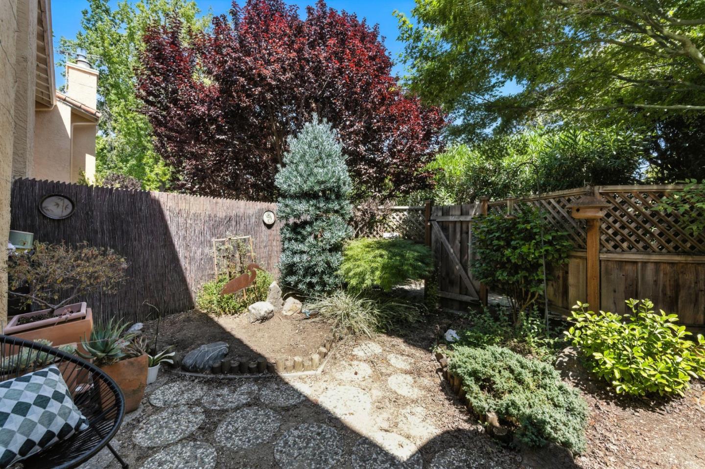 Detail Gallery Image 16 of 34 For 317 Northumberland Ave, Redwood City,  CA 94061 - 3 Beds | 2/1 Baths