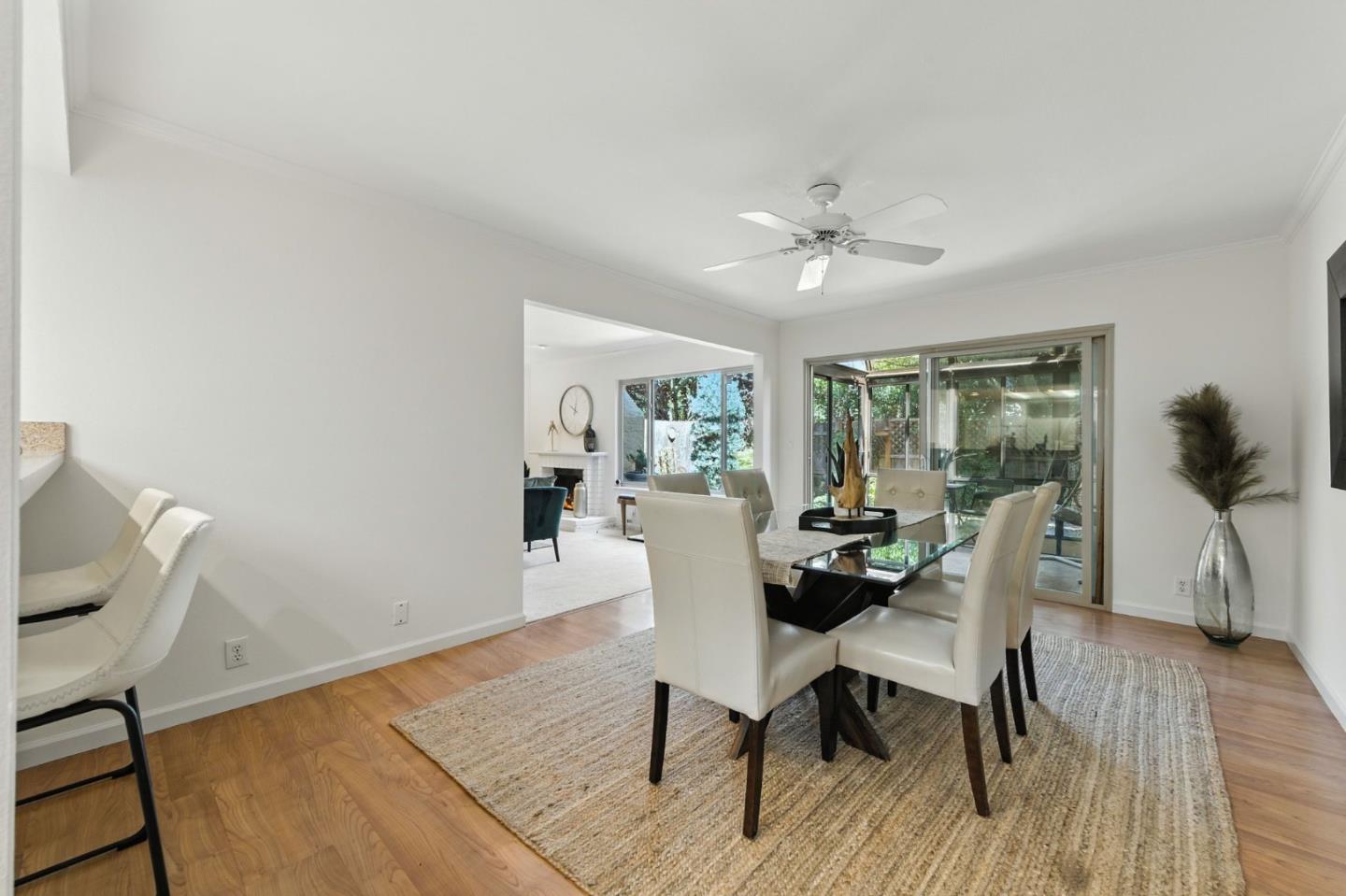 Detail Gallery Image 8 of 34 For 317 Northumberland Ave, Redwood City,  CA 94061 - 3 Beds | 2/1 Baths