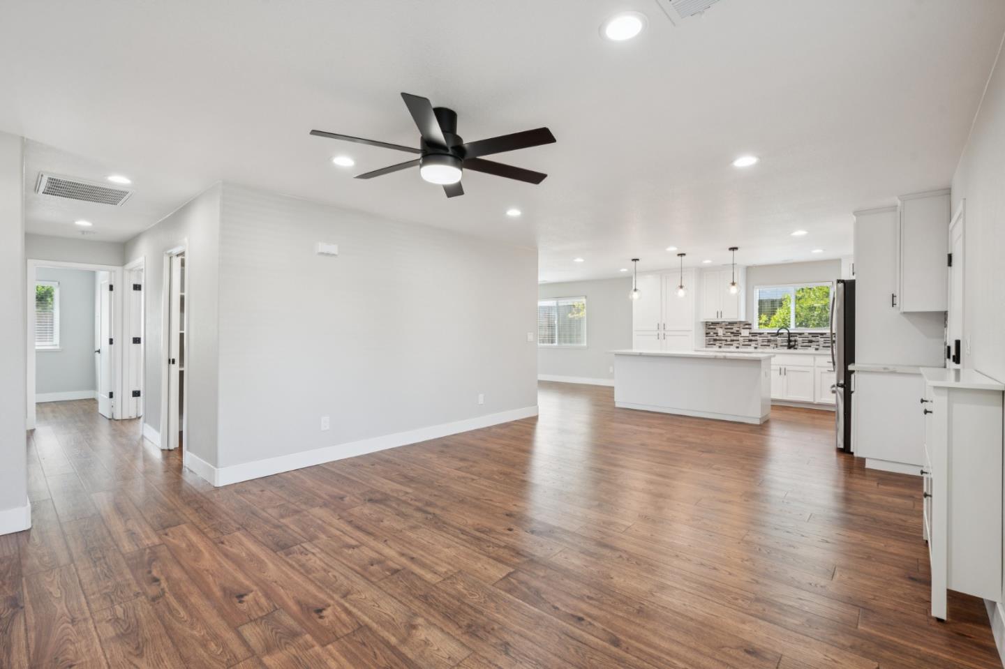 Detail Gallery Image 10 of 36 For 61 Galleon Way, Pittsburg,  CA 94565 - 3 Beds | 2 Baths