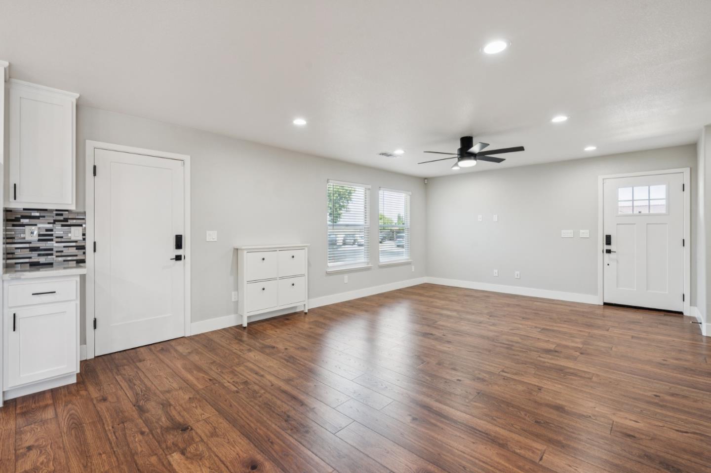 Detail Gallery Image 11 of 36 For 61 Galleon Way, Pittsburg,  CA 94565 - 3 Beds | 2 Baths