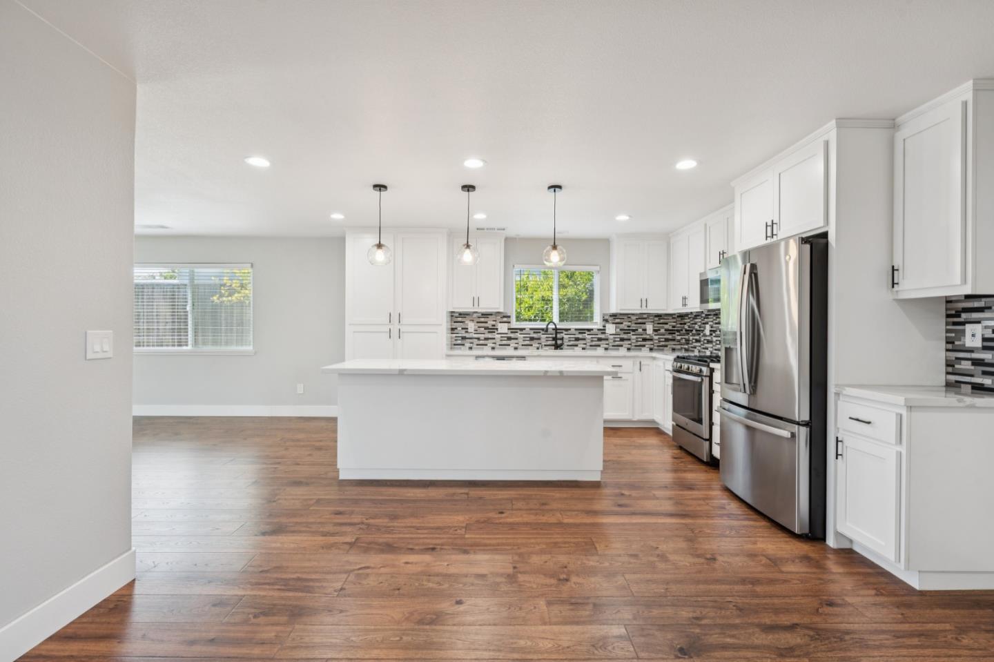 Detail Gallery Image 12 of 36 For 61 Galleon Way, Pittsburg,  CA 94565 - 3 Beds | 2 Baths