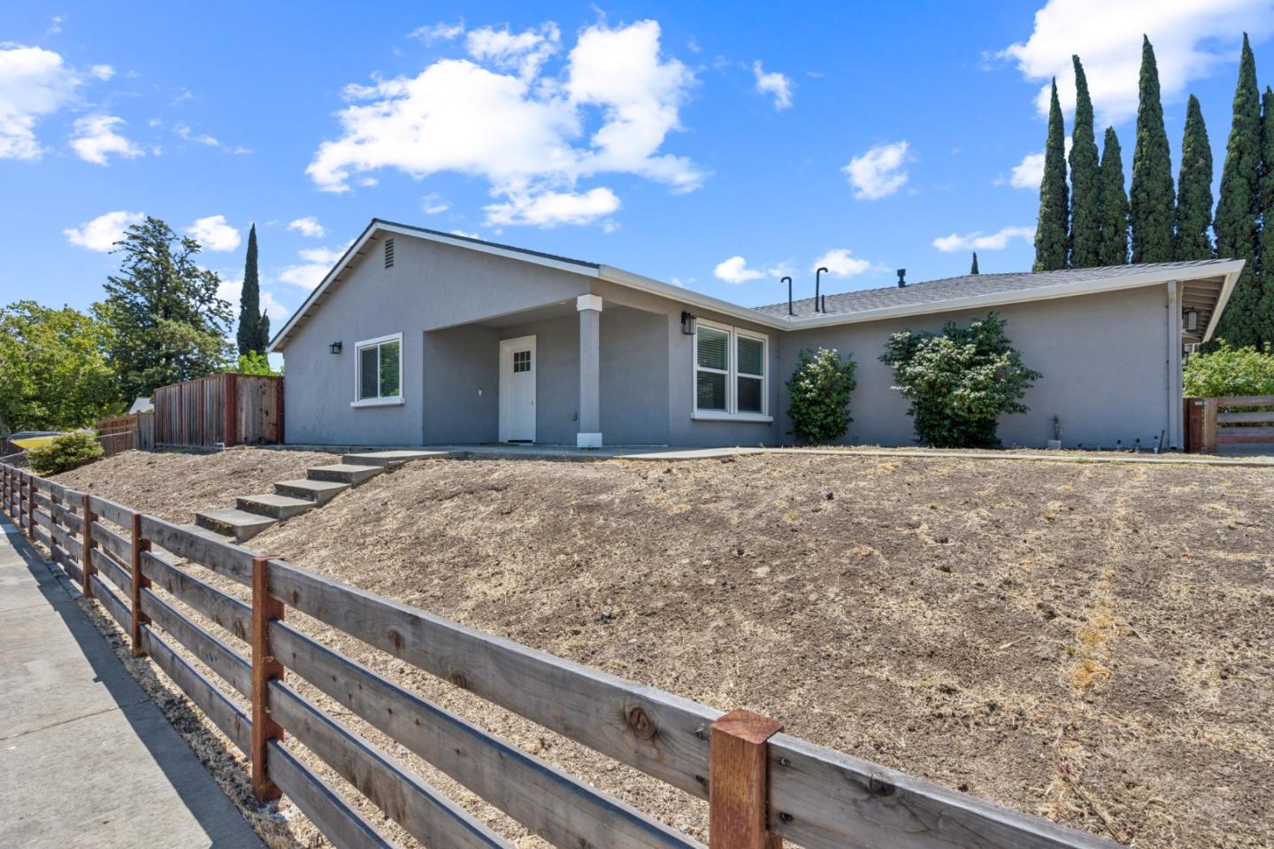 Detail Gallery Image 4 of 36 For 61 Galleon Way, Pittsburg,  CA 94565 - 3 Beds | 2 Baths