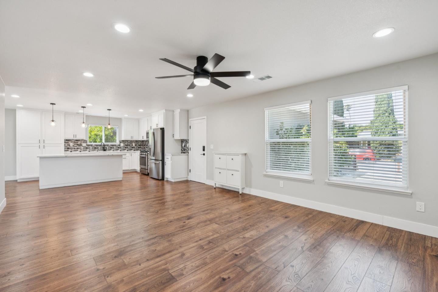 Detail Gallery Image 8 of 36 For 61 Galleon Way, Pittsburg,  CA 94565 - 3 Beds | 2 Baths