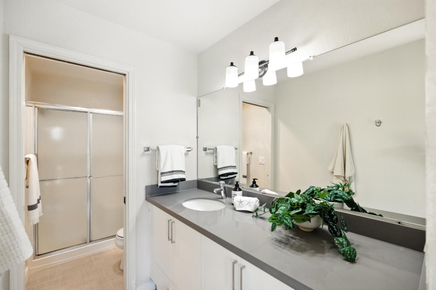 Detail Gallery Image 16 of 37 For 5365 Port Sailwood Dr, Newark,  CA 94560 - 3 Beds | 2/1 Baths