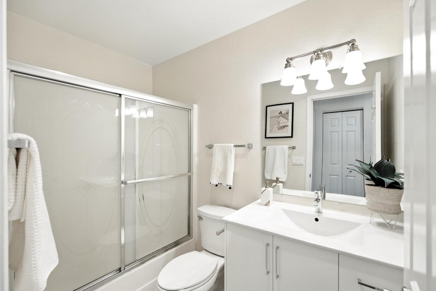 Detail Gallery Image 24 of 37 For 5365 Port Sailwood Dr, Newark,  CA 94560 - 3 Beds | 2/1 Baths