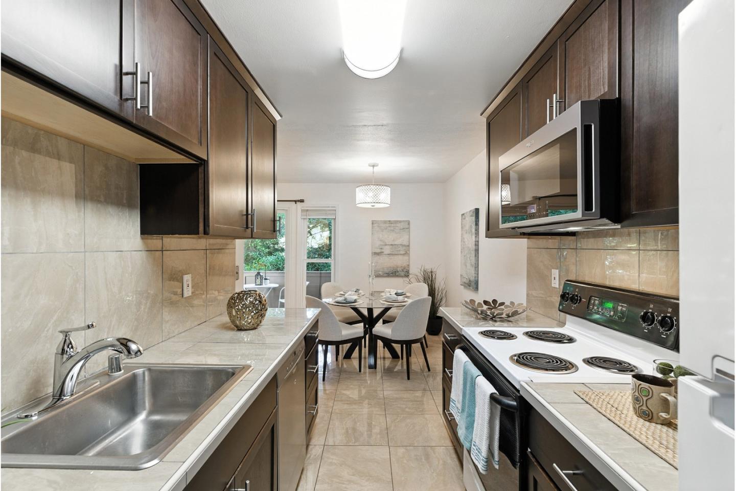 Detail Gallery Image 18 of 38 For 2454 W Bayshore Rd #7,  Palo Alto,  CA 94303 - 2 Beds | 1 Baths