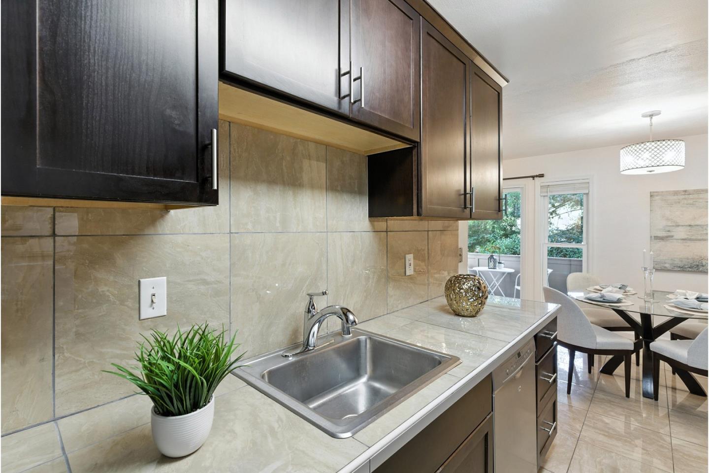 Detail Gallery Image 19 of 38 For 2454 W Bayshore Rd #7,  Palo Alto,  CA 94303 - 2 Beds | 1 Baths