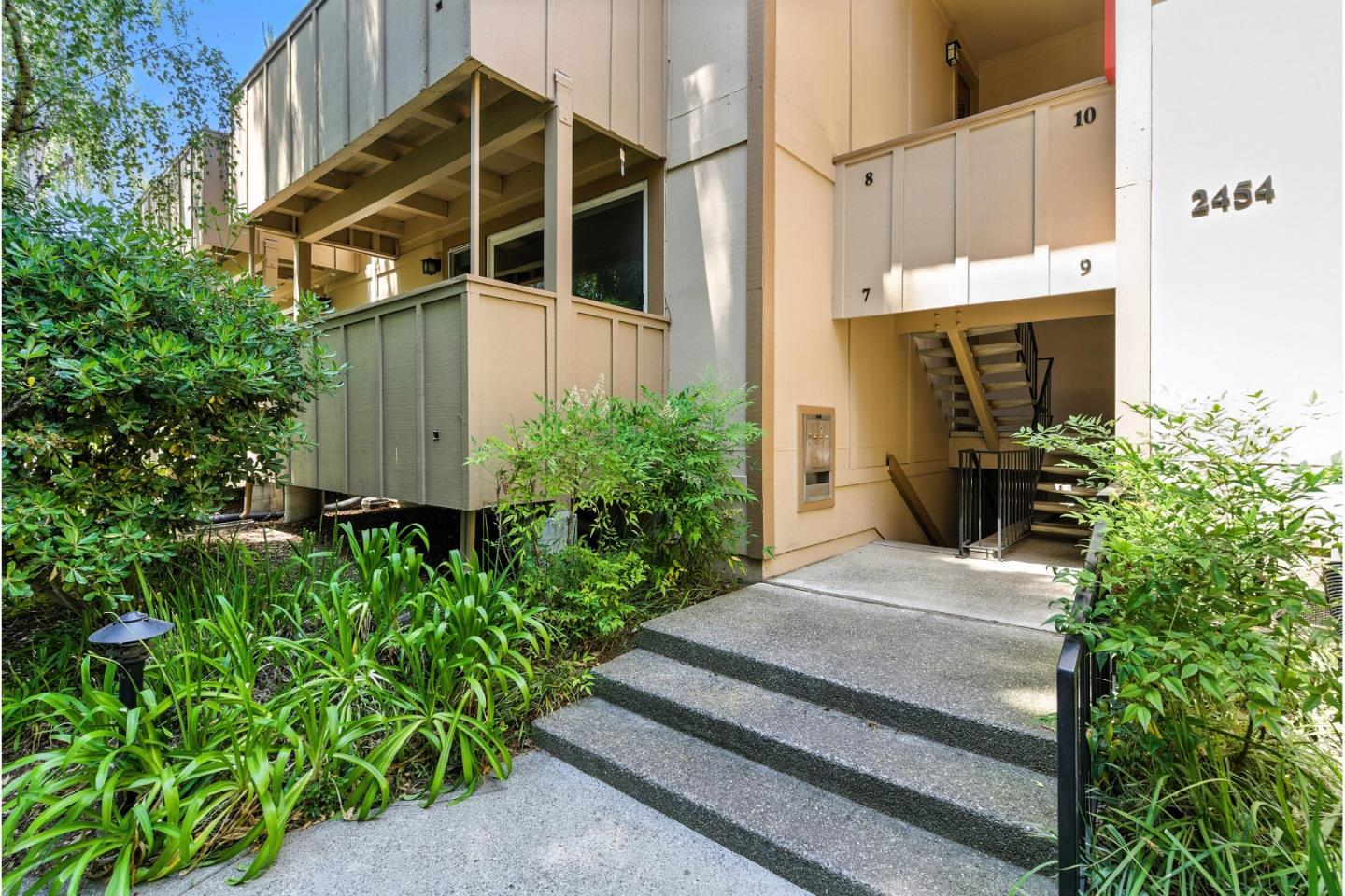 Detail Gallery Image 2 of 38 For 2454 W Bayshore Rd #7,  Palo Alto,  CA 94303 - 2 Beds | 1 Baths