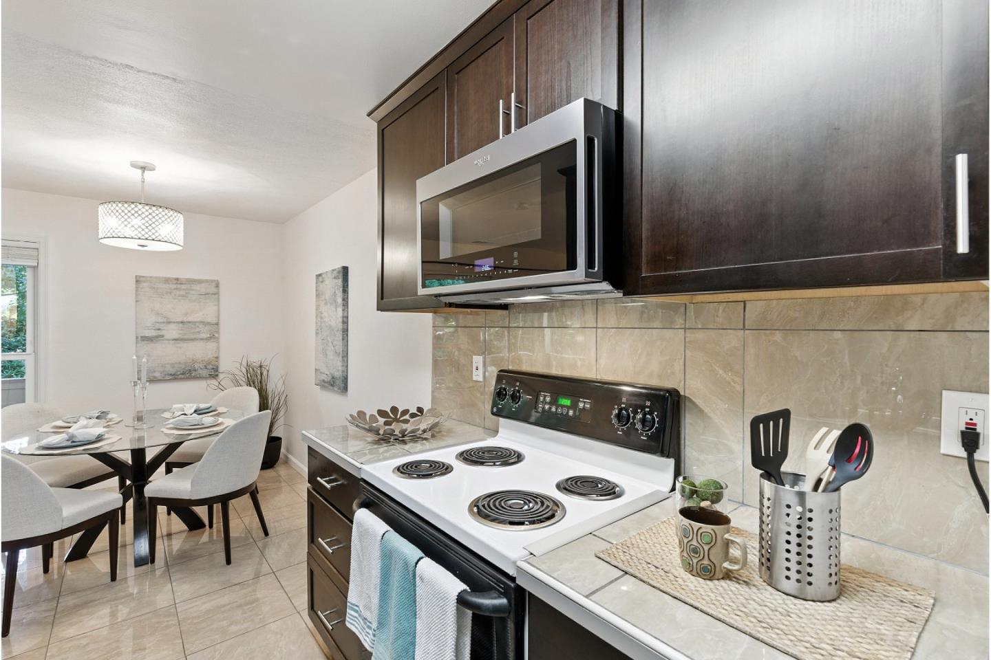 Detail Gallery Image 20 of 38 For 2454 W Bayshore Rd #7,  Palo Alto,  CA 94303 - 2 Beds | 1 Baths
