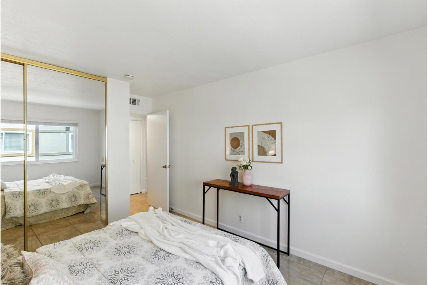 Detail Gallery Image 25 of 38 For 2454 W Bayshore Rd #7,  Palo Alto,  CA 94303 - 2 Beds | 1 Baths