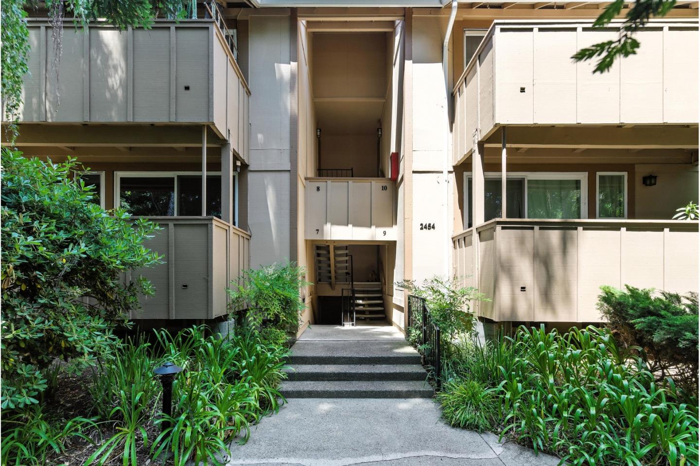 Detail Gallery Image 3 of 38 For 2454 W Bayshore Rd #7,  Palo Alto,  CA 94303 - 2 Beds | 1 Baths
