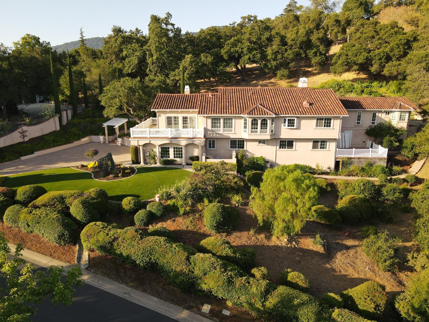 Detail Gallery Image 1 of 39 For 11650 Dawson Dr, Los Altos Hills,  CA 94024 - 5 Beds | 3/1 Baths