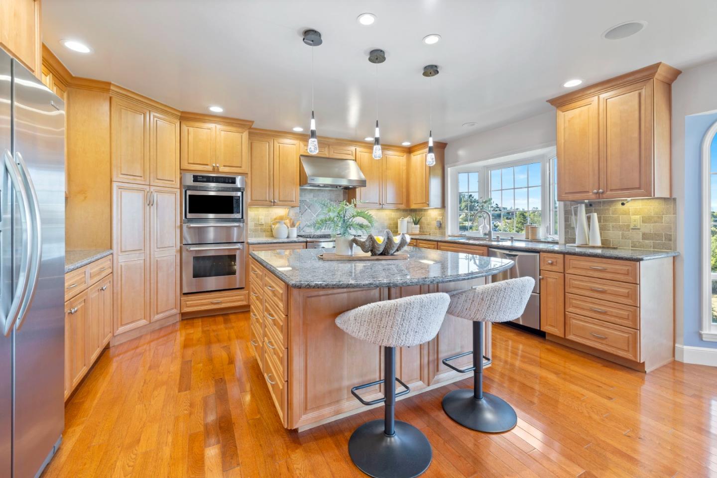 Detail Gallery Image 10 of 39 For 11650 Dawson Dr, Los Altos Hills,  CA 94024 - 5 Beds | 3/1 Baths