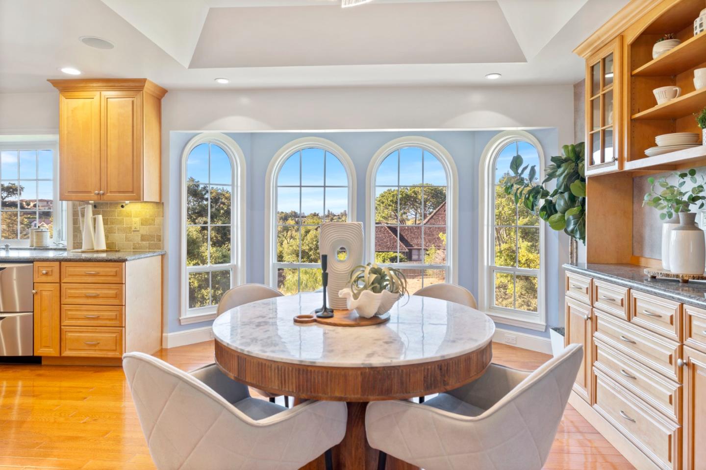 Detail Gallery Image 12 of 39 For 11650 Dawson Dr, Los Altos Hills,  CA 94024 - 5 Beds | 3/1 Baths