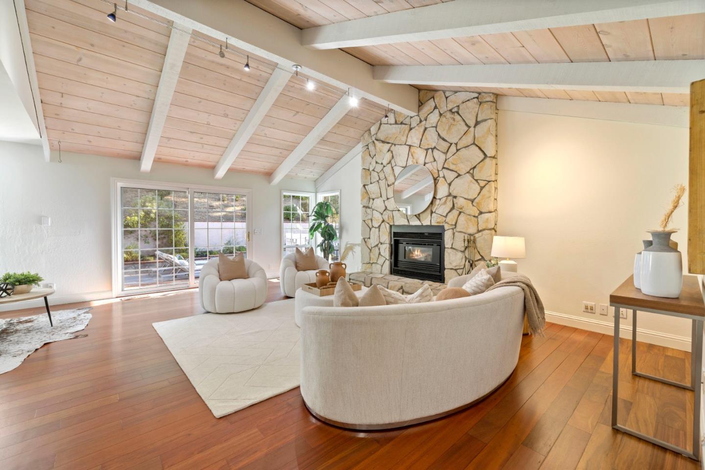 Detail Gallery Image 13 of 39 For 11650 Dawson Dr, Los Altos Hills,  CA 94024 - 5 Beds | 3/1 Baths