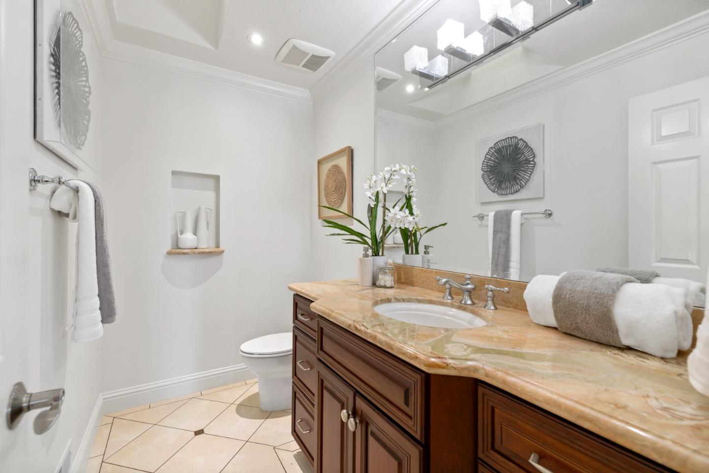 Detail Gallery Image 16 of 39 For 11650 Dawson Dr, Los Altos Hills,  CA 94024 - 5 Beds | 3/1 Baths