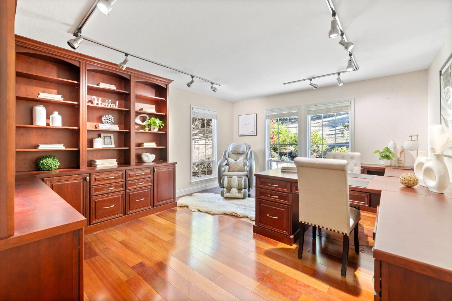Detail Gallery Image 17 of 39 For 11650 Dawson Dr, Los Altos Hills,  CA 94024 - 5 Beds | 3/1 Baths