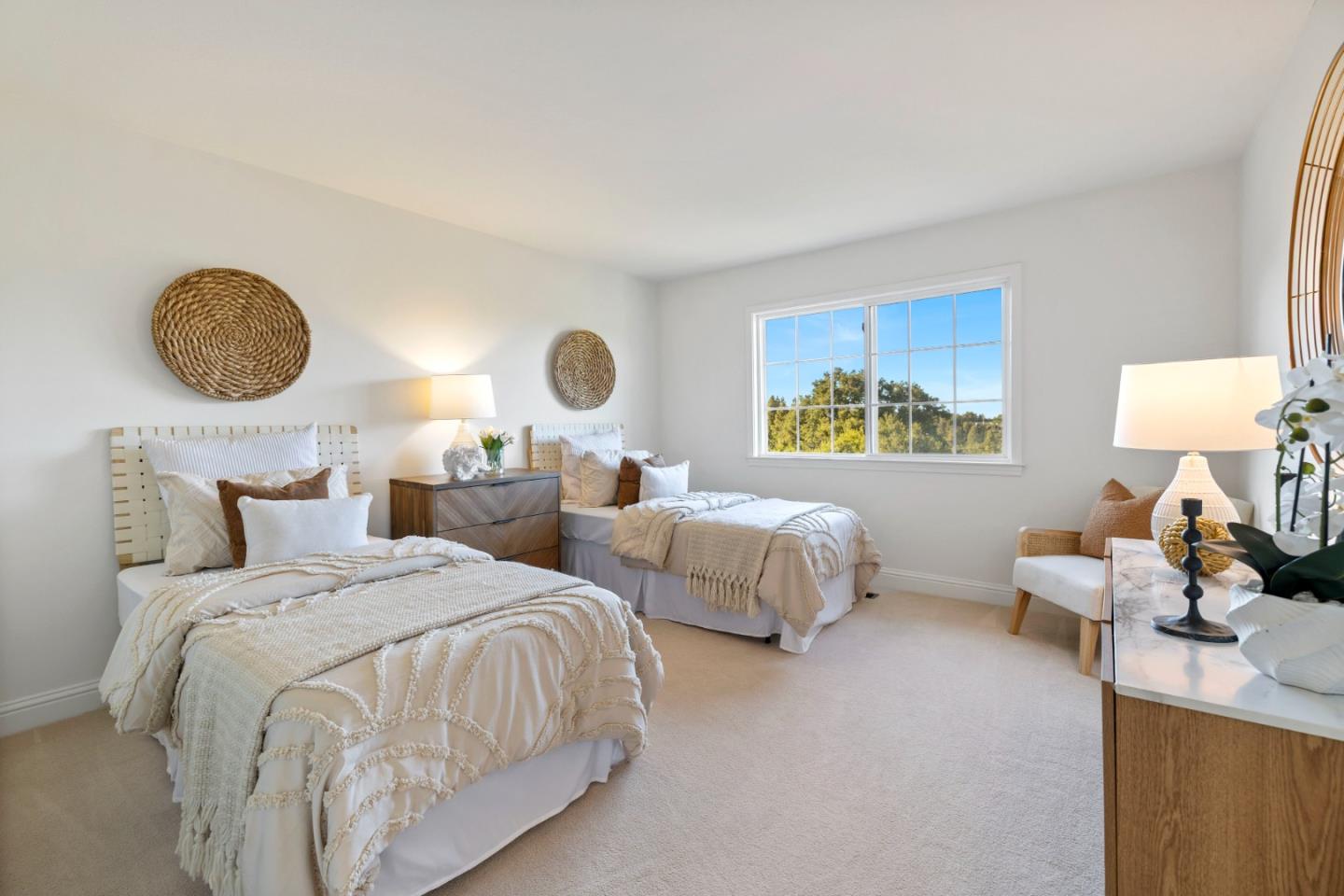 Detail Gallery Image 18 of 39 For 11650 Dawson Dr, Los Altos Hills,  CA 94024 - 5 Beds | 3/1 Baths