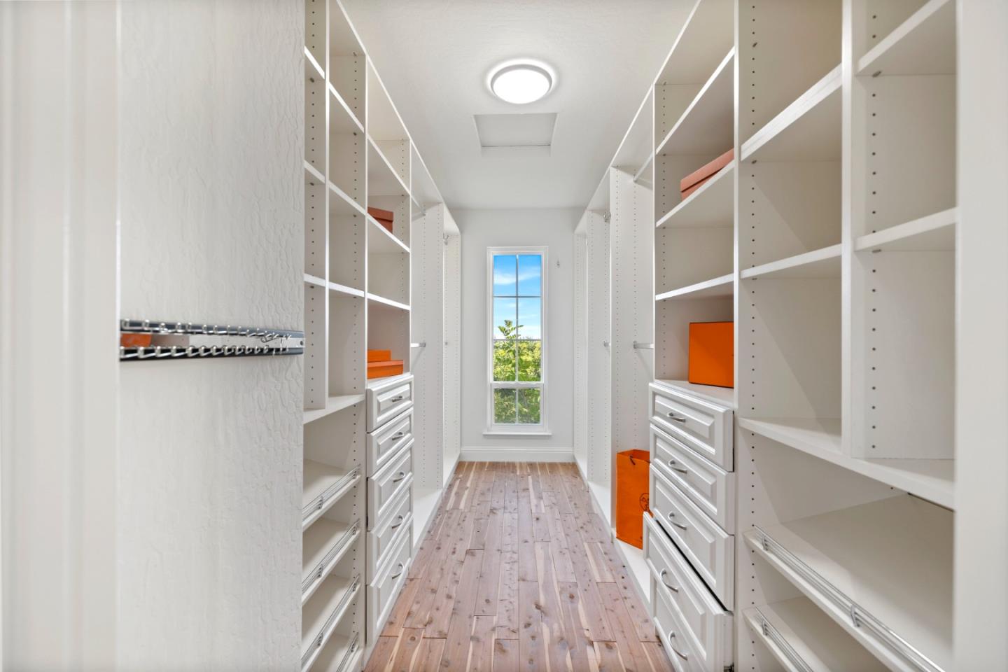 Detail Gallery Image 22 of 39 For 11650 Dawson Dr, Los Altos Hills,  CA 94024 - 5 Beds | 3/1 Baths