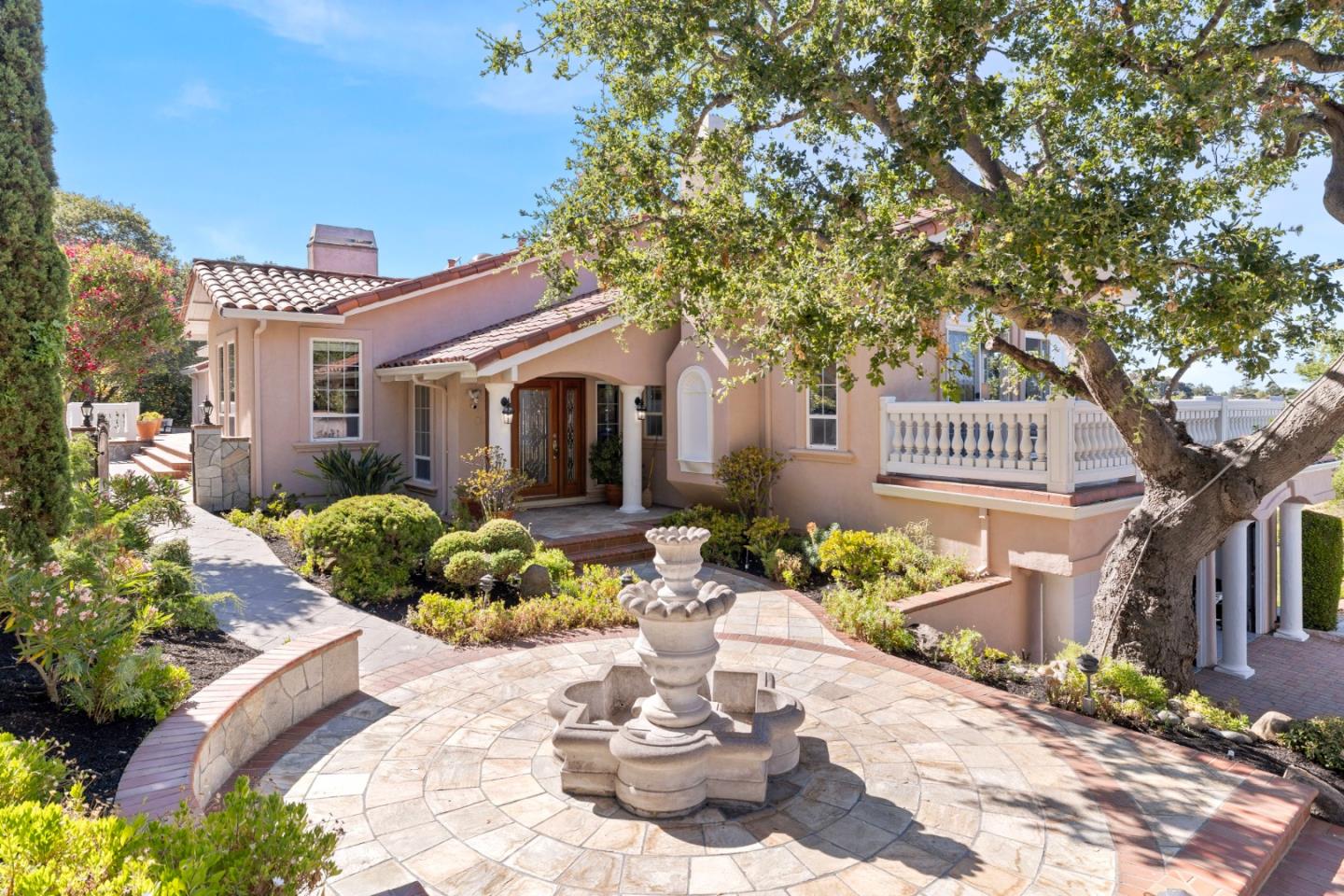 Detail Gallery Image 3 of 39 For 11650 Dawson Dr, Los Altos Hills,  CA 94024 - 5 Beds | 3/1 Baths