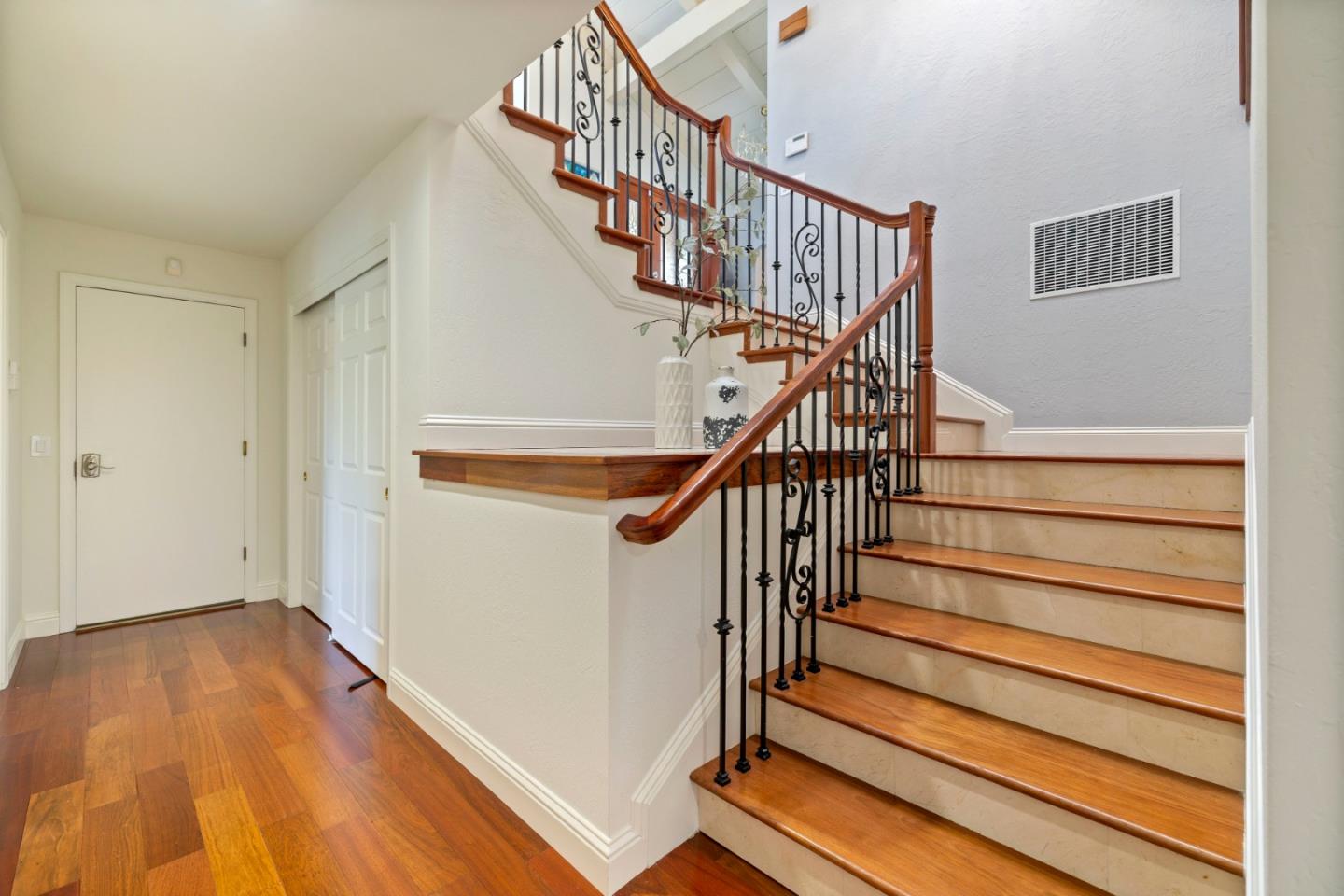Detail Gallery Image 31 of 39 For 11650 Dawson Dr, Los Altos Hills,  CA 94024 - 5 Beds | 3/1 Baths