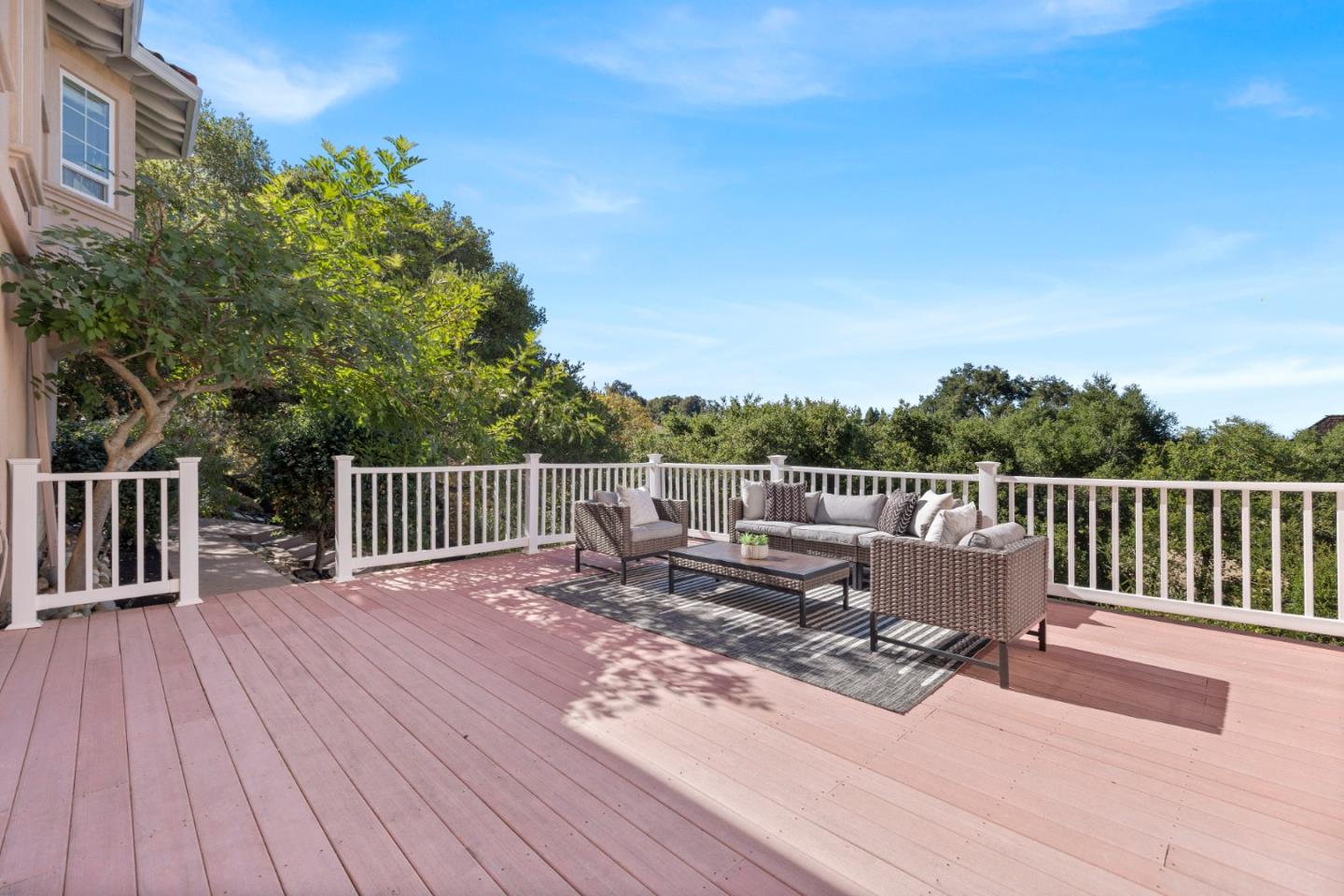 Detail Gallery Image 32 of 39 For 11650 Dawson Dr, Los Altos Hills,  CA 94024 - 5 Beds | 3/1 Baths