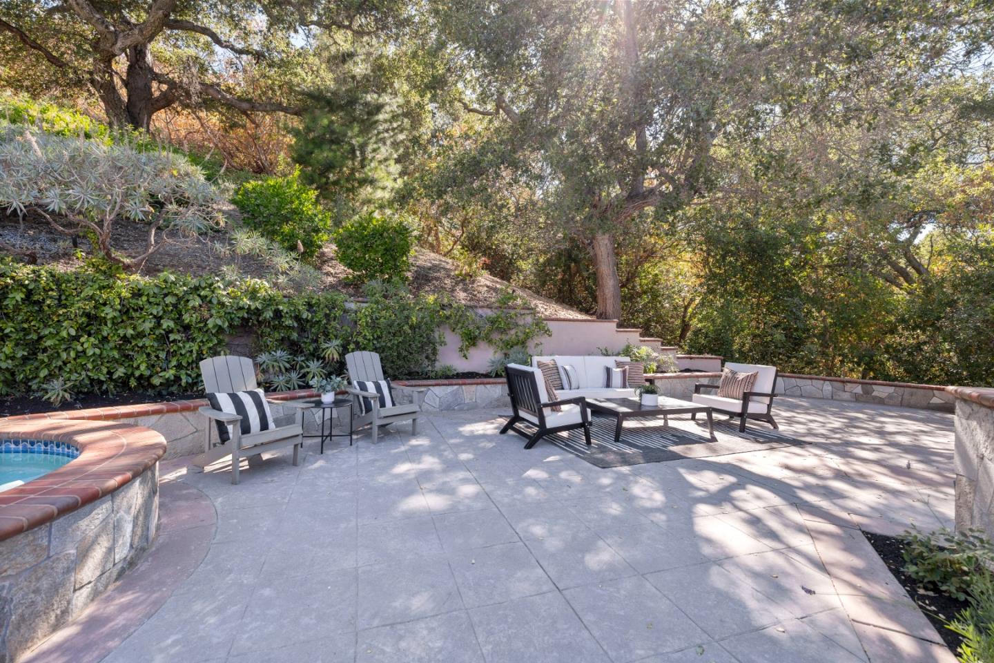 Detail Gallery Image 34 of 39 For 11650 Dawson Dr, Los Altos Hills,  CA 94024 - 5 Beds | 3/1 Baths