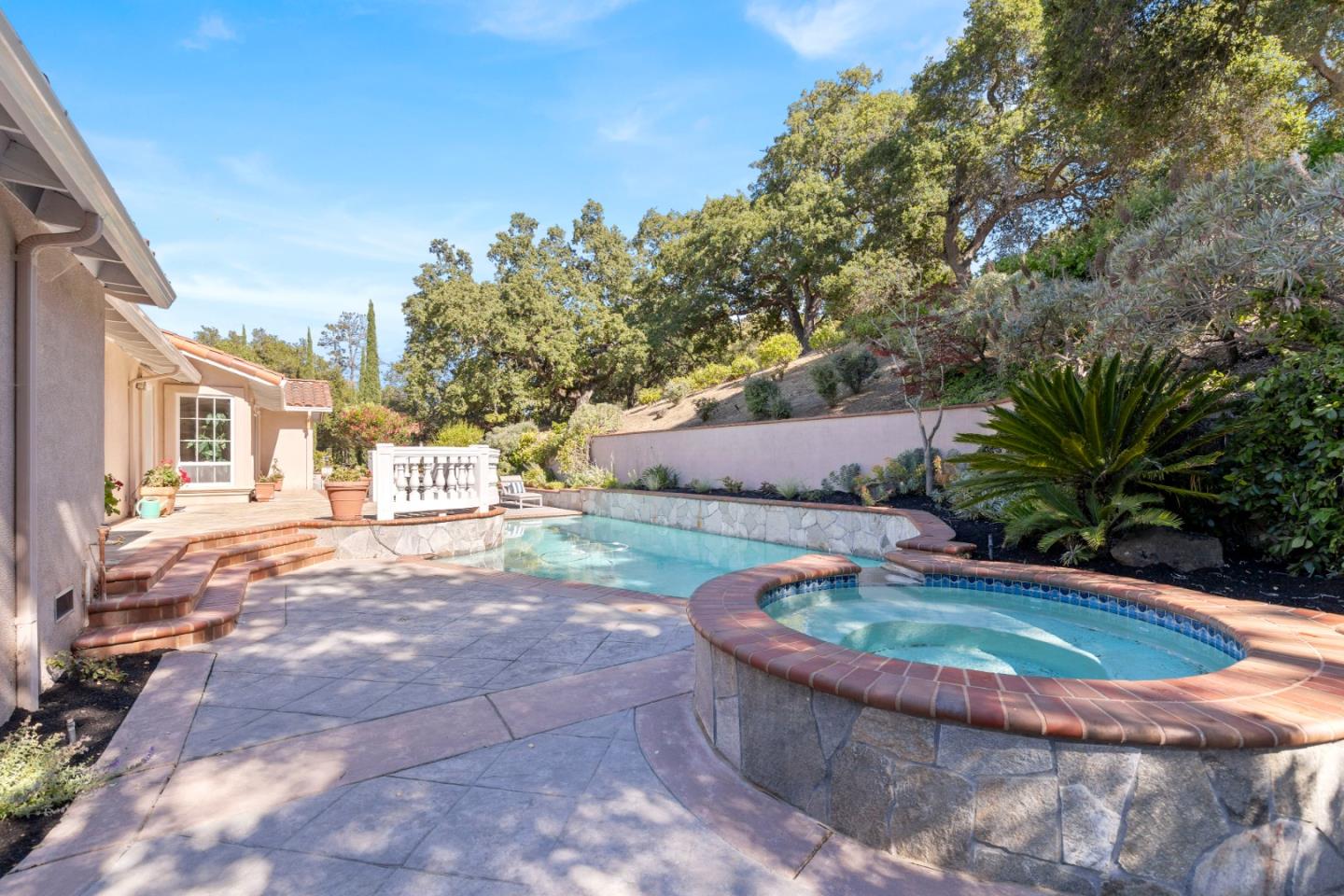 Detail Gallery Image 35 of 39 For 11650 Dawson Dr, Los Altos Hills,  CA 94024 - 5 Beds | 3/1 Baths