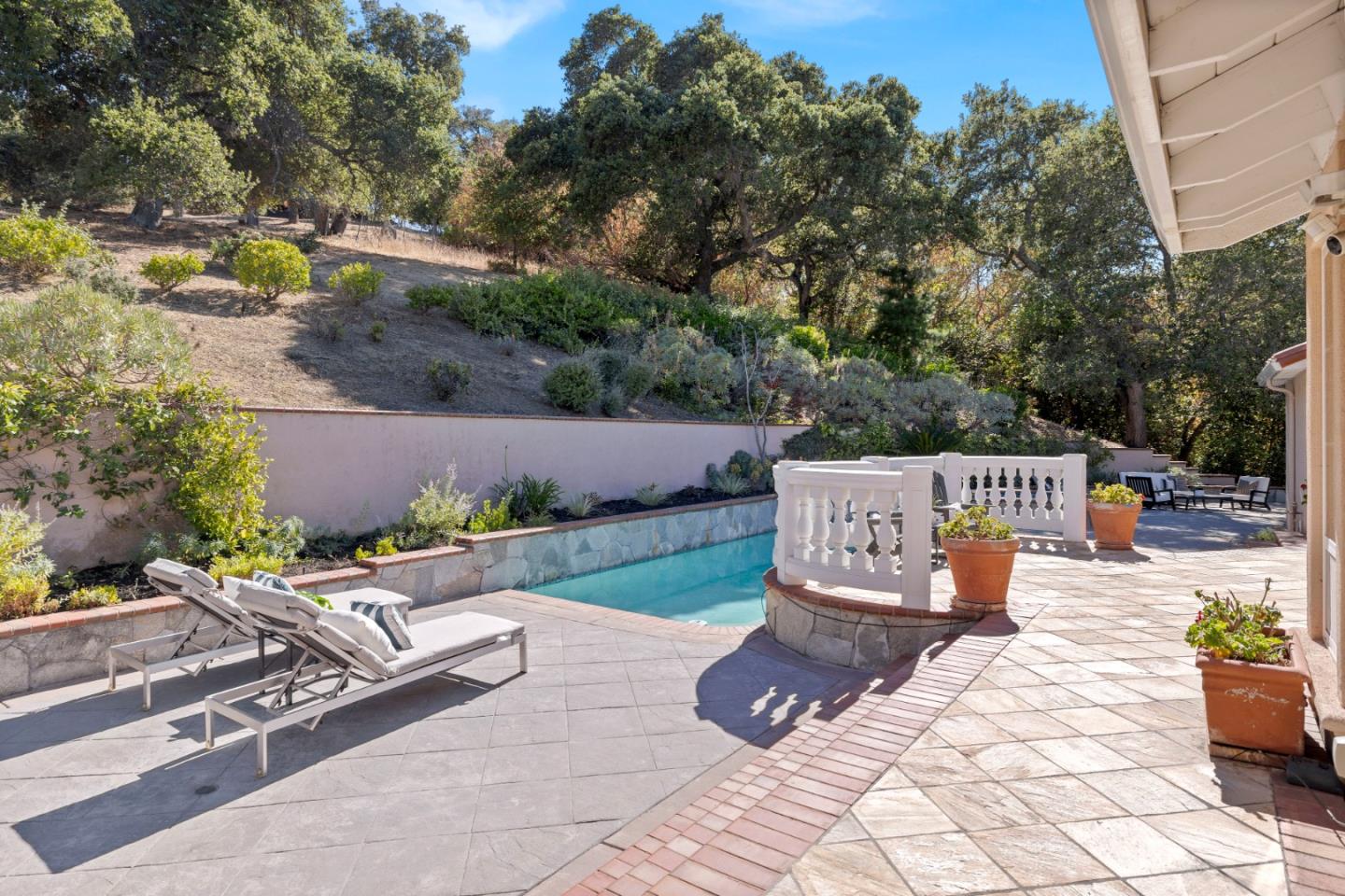 Detail Gallery Image 37 of 39 For 11650 Dawson Dr, Los Altos Hills,  CA 94024 - 5 Beds | 3/1 Baths