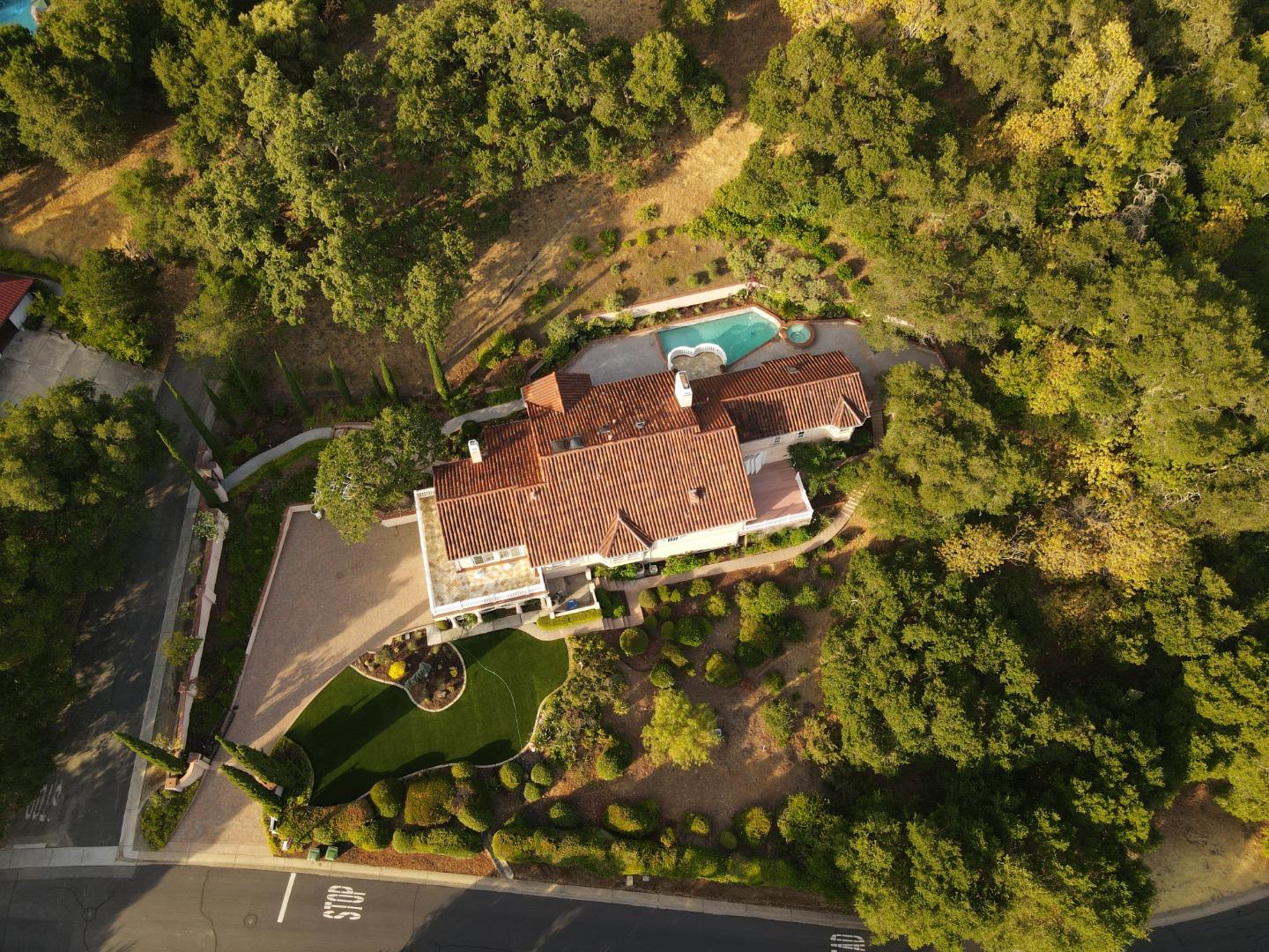 Detail Gallery Image 38 of 39 For 11650 Dawson Dr, Los Altos Hills,  CA 94024 - 5 Beds | 3/1 Baths
