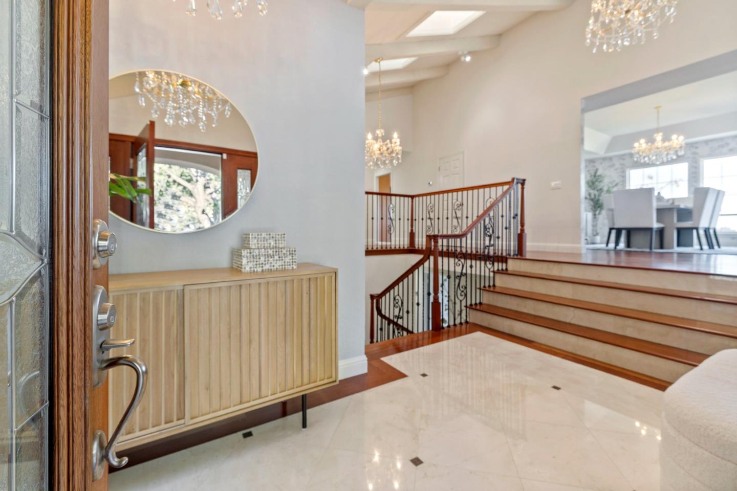 Detail Gallery Image 4 of 39 For 11650 Dawson Dr, Los Altos Hills,  CA 94024 - 5 Beds | 3/1 Baths