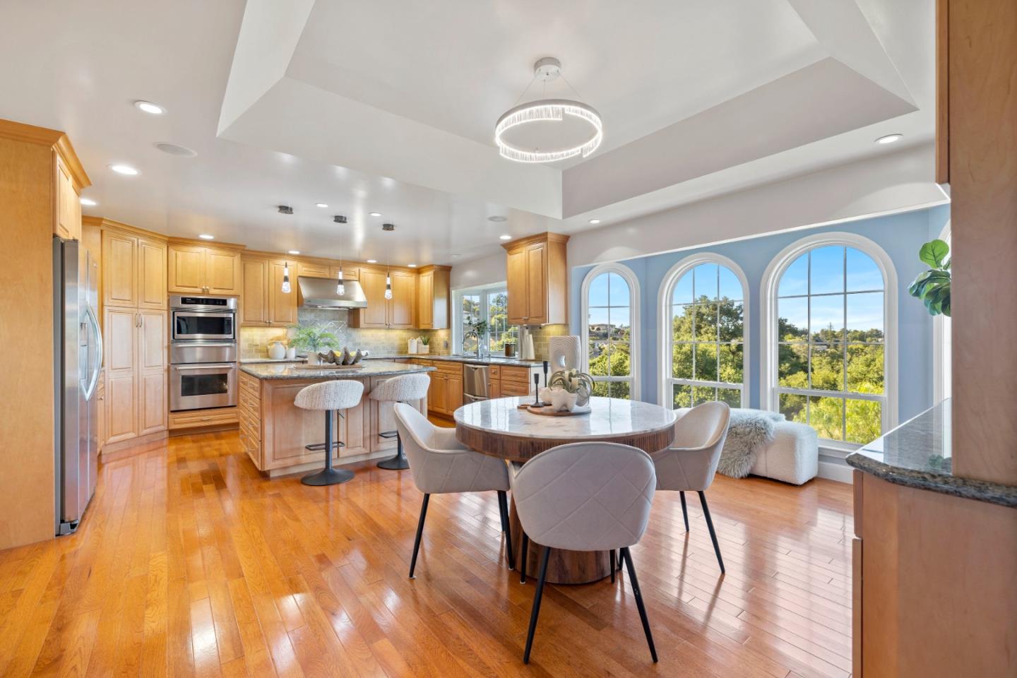 Detail Gallery Image 9 of 39 For 11650 Dawson Dr, Los Altos Hills,  CA 94024 - 5 Beds | 3/1 Baths