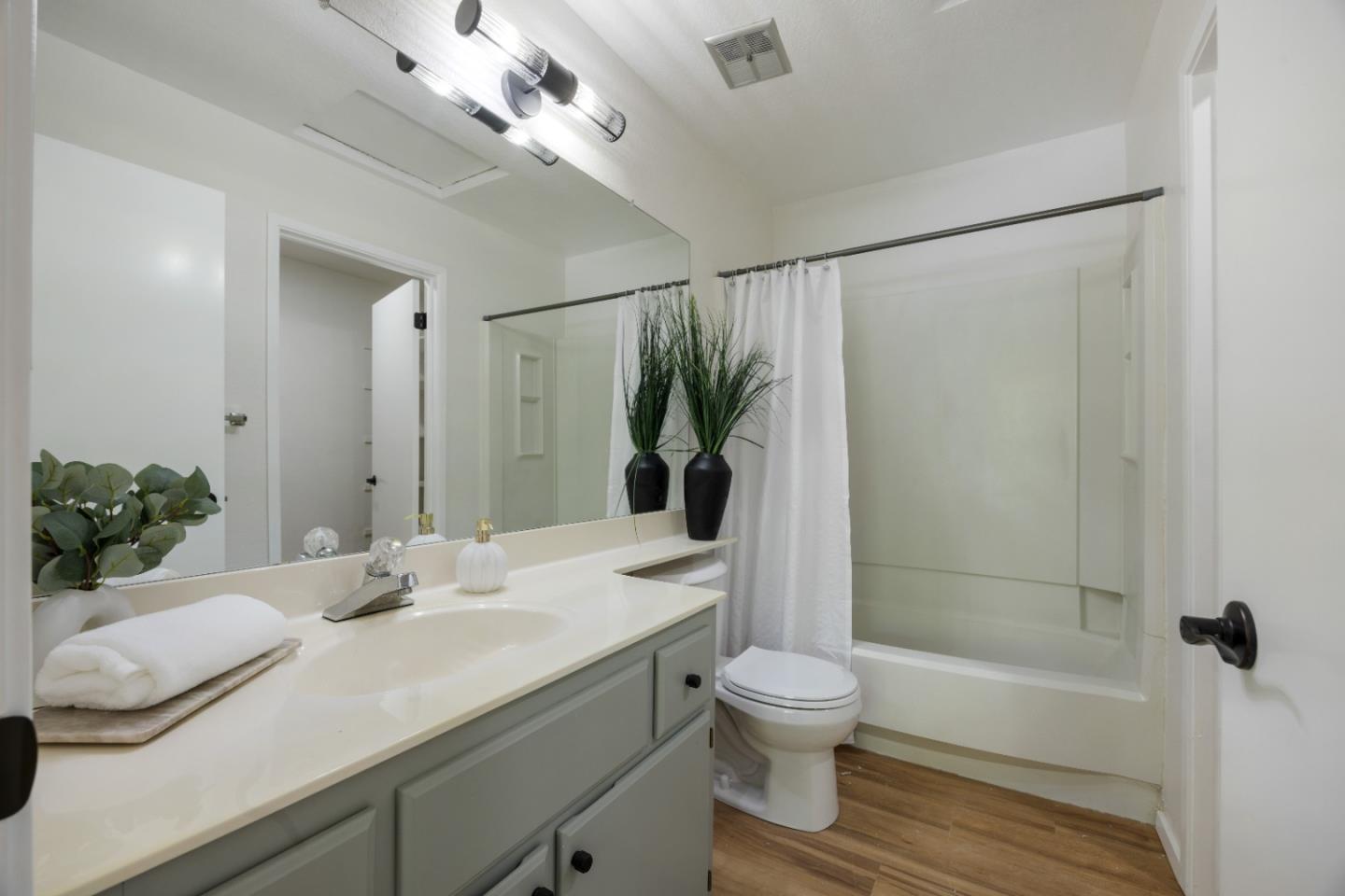 Detail Gallery Image 10 of 20 For 1309 La Terrace Cir, San Jose,  CA 95123 - 1 Beds | 1 Baths