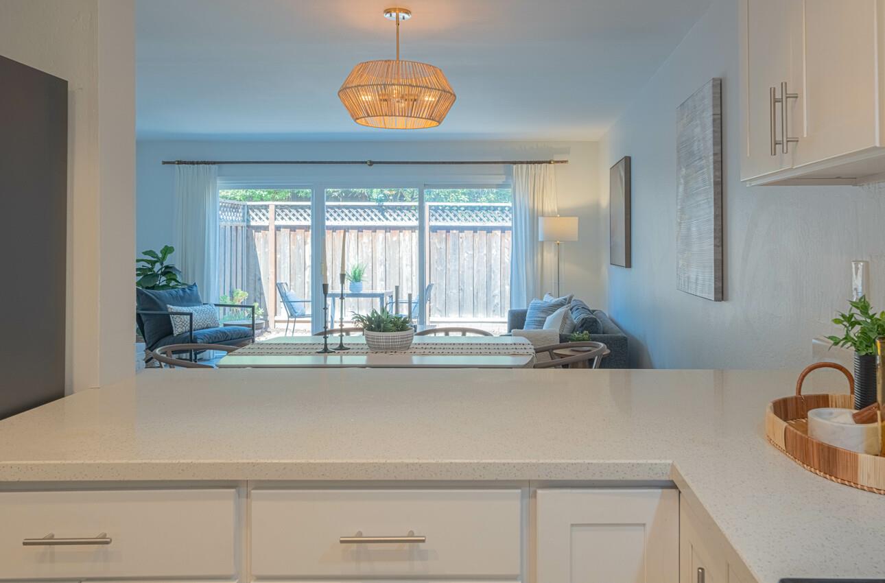 Detail Gallery Image 11 of 37 For 1459 Woodgrove Sq, San Jose,  CA 95117 - 2 Beds | 2/1 Baths