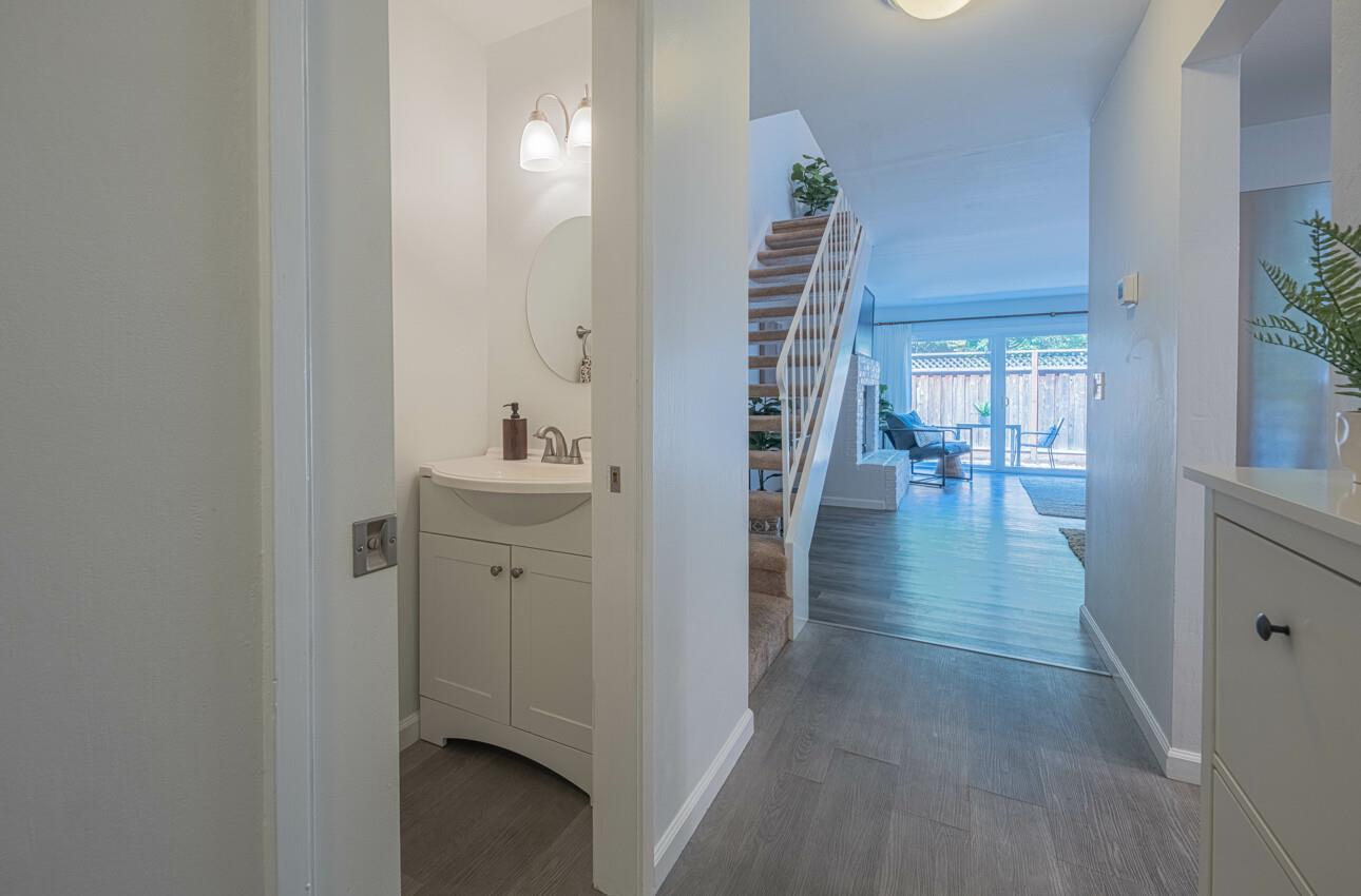 Detail Gallery Image 13 of 37 For 1459 Woodgrove Sq, San Jose,  CA 95117 - 2 Beds | 2/1 Baths