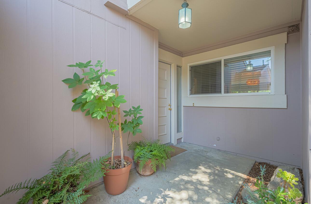 Detail Gallery Image 2 of 37 For 1459 Woodgrove Sq, San Jose,  CA 95117 - 2 Beds | 2/1 Baths