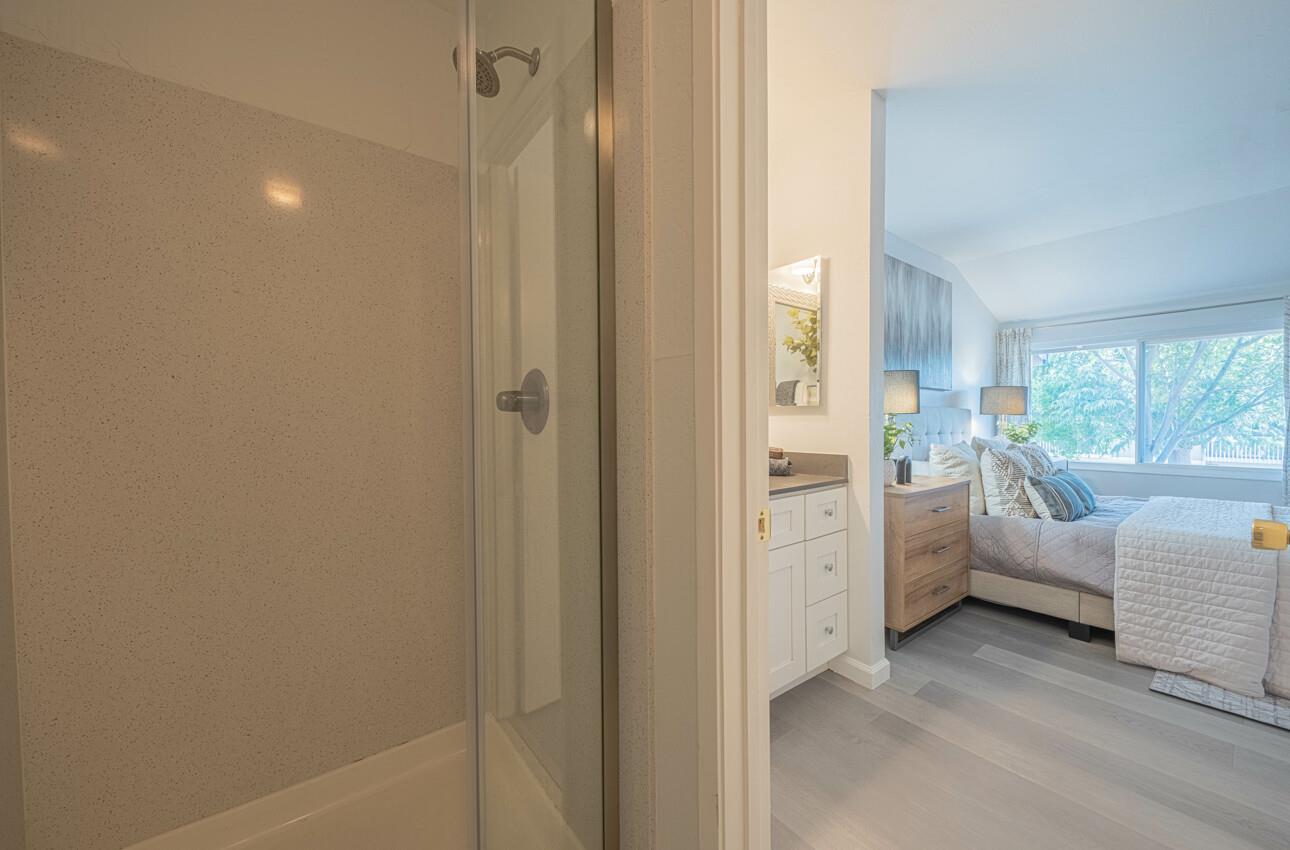 Detail Gallery Image 20 of 37 For 1459 Woodgrove Sq, San Jose,  CA 95117 - 2 Beds | 2/1 Baths
