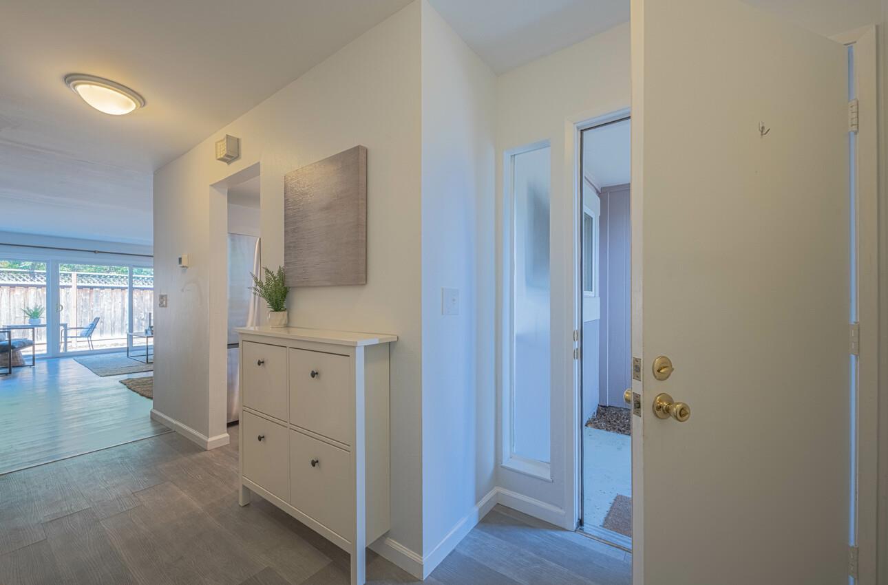 Detail Gallery Image 3 of 37 For 1459 Woodgrove Sq, San Jose,  CA 95117 - 2 Beds | 2/1 Baths
