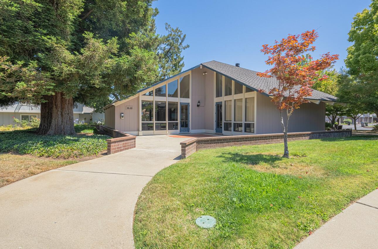 Detail Gallery Image 34 of 37 For 1459 Woodgrove Sq, San Jose,  CA 95117 - 2 Beds | 2/1 Baths
