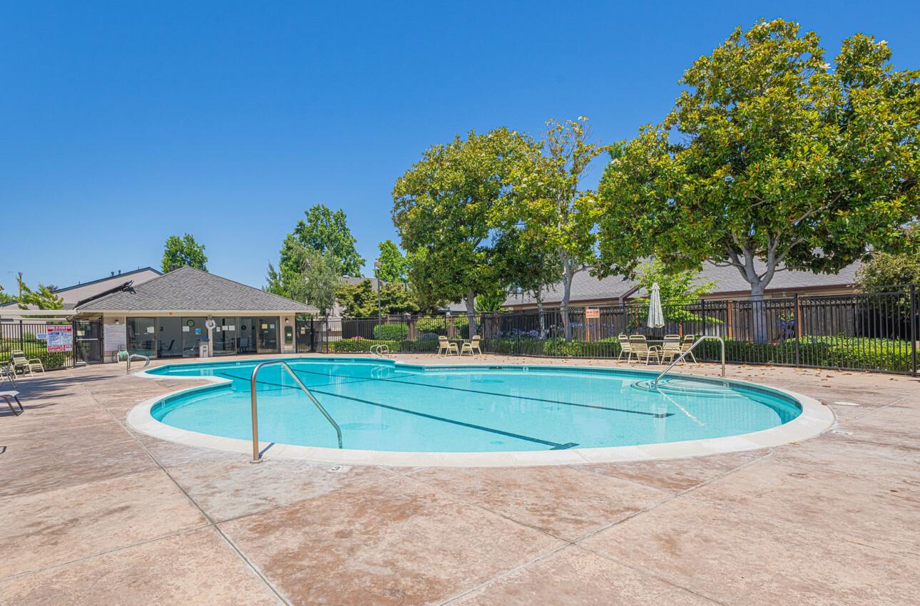 Detail Gallery Image 35 of 37 For 1459 Woodgrove Sq, San Jose,  CA 95117 - 2 Beds | 2/1 Baths