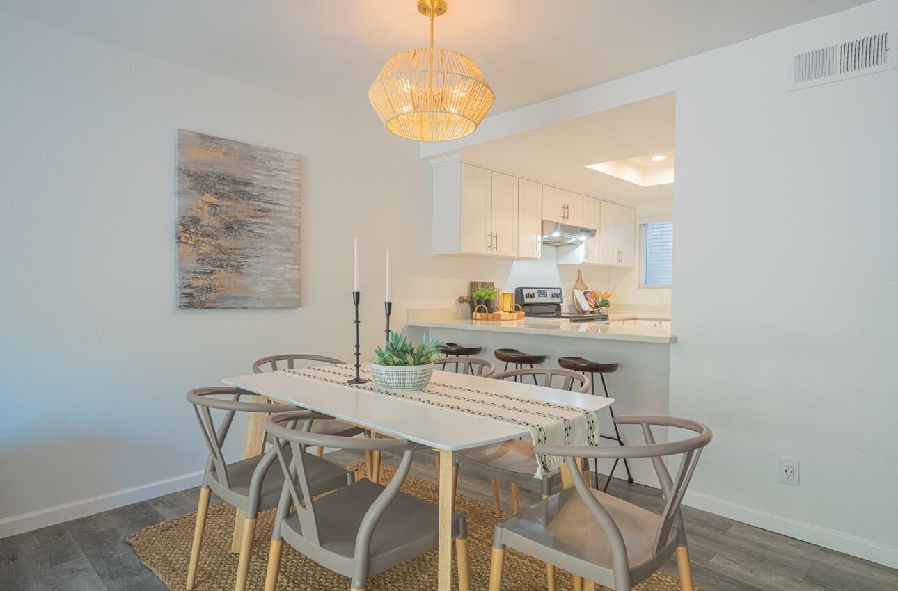 Detail Gallery Image 5 of 37 For 1459 Woodgrove Sq, San Jose,  CA 95117 - 2 Beds | 2/1 Baths