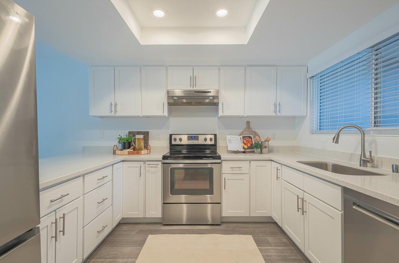 Detail Gallery Image 8 of 37 For 1459 Woodgrove Sq, San Jose,  CA 95117 - 2 Beds | 2/1 Baths